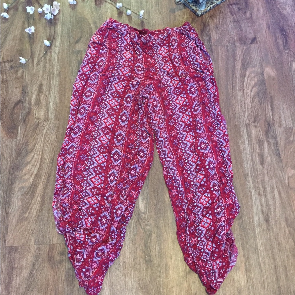 Flowy capri pants.